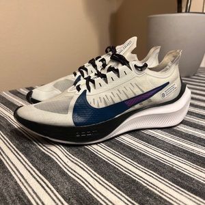 Nike womens zoom gravity running shoes brand new